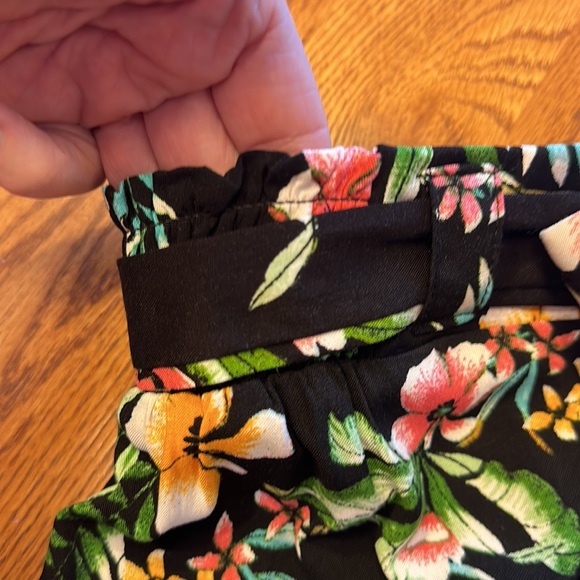 Girls Black,bright floral, flat front, pull-on lounge pants with belt. Art class - Picture 7 of 14